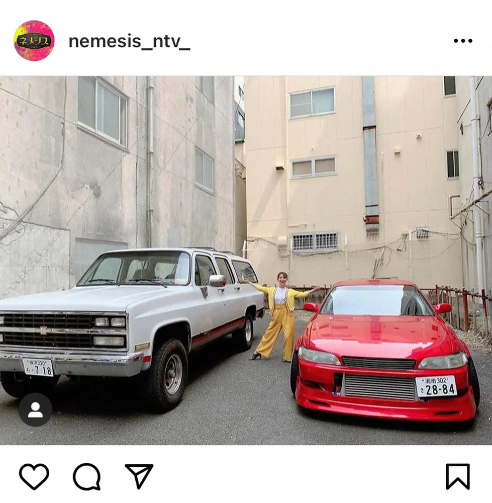 【画像・写真】大島優子　“イカツイ車”2台に挟まれた3ショットに「カッチョいい！」「ミニチュアに見えます」