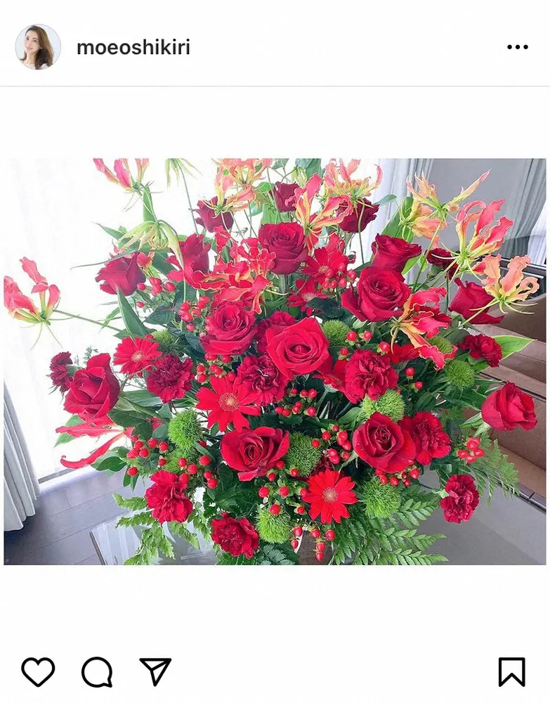 【画像・写真】押切もえ　元気が湧く夫・涌井への祝いの花束を披露　ファンも「素敵」「情熱的な赤」