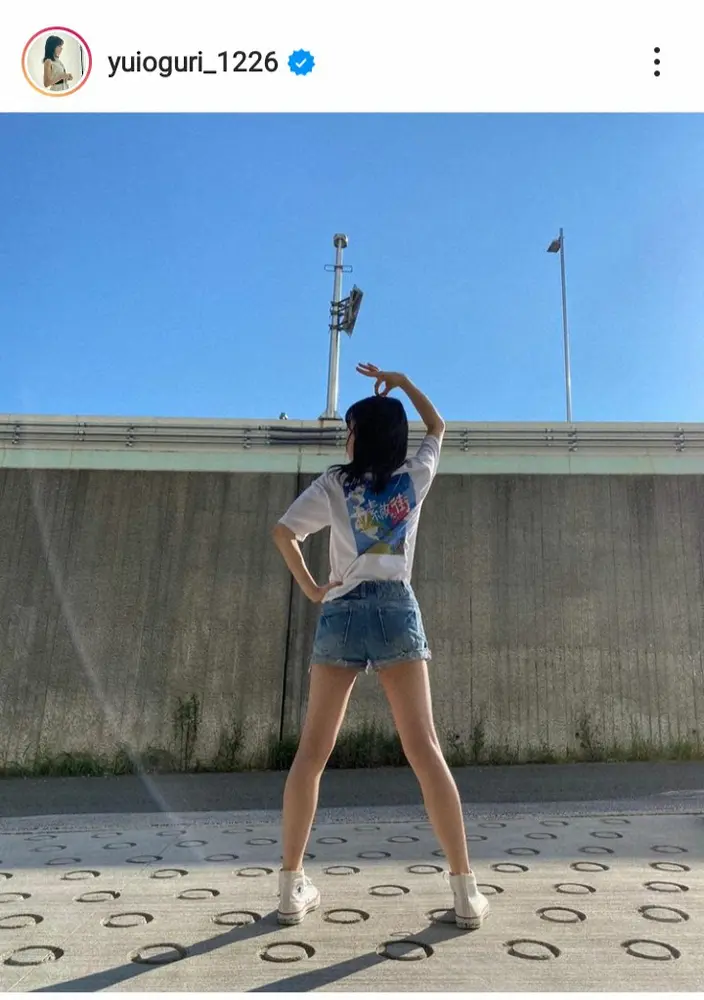 【画像・写真】AKB小栗有以　Tシャツ＆ショーパンの美脚ショットに絶賛の嵐「スタイル良すぎ」「足長い」「爽やかー」