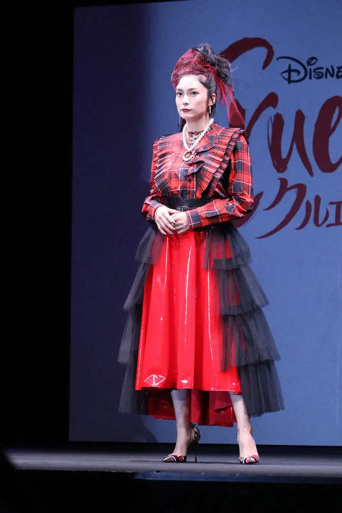 【画像・写真】柴咲コウ 「101匹わんちゃん」悪女風衣装で登場「情熱感じる色を欲する」