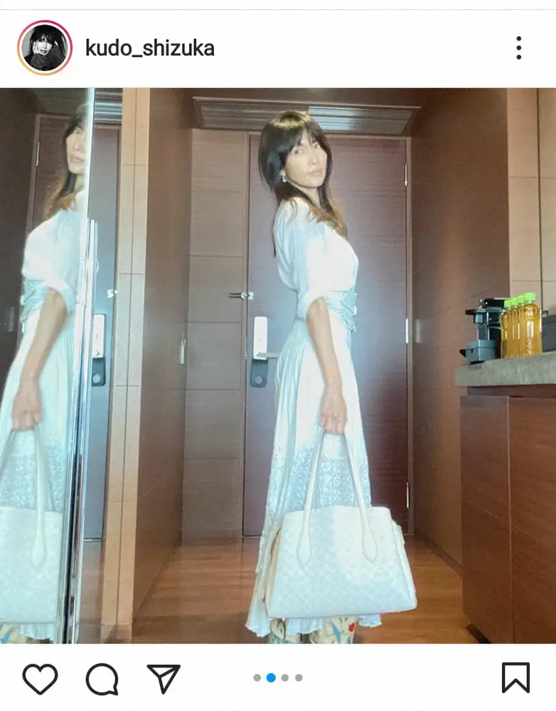 【画像・写真】工藤静香　「長女を授かった時に履いていた」ブーツで白コーデに反響「清楚が溢れまくってます」「素敵」