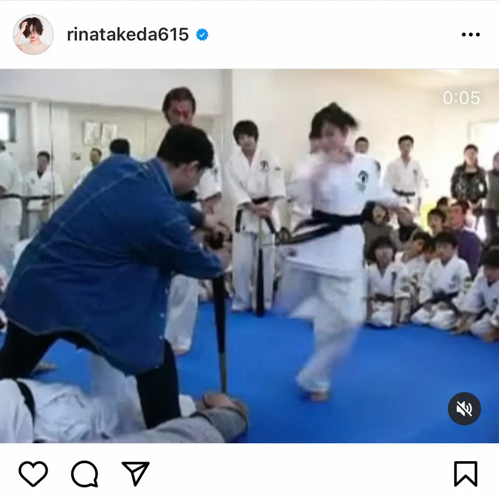 【画像・写真】武田梨奈　素足でバットを真っ2つ！　中学生時代の姿にファン驚がく「見てるだけで痛い、すごい」