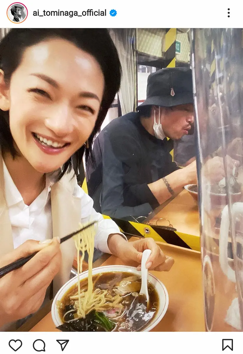 【画像・写真】冨永愛　今年初ラーメンに満面の笑み　残りあと1回…ファンも「幸せそう」「至福の時」の声