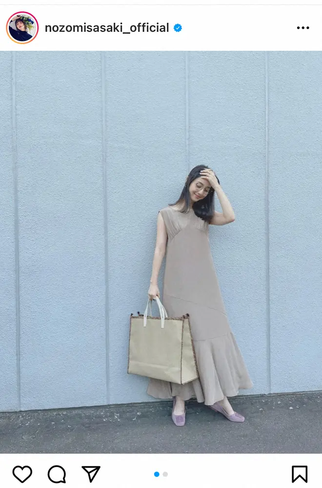 【画像・写真】佐々木希　メガネ×ノースリーブワンピ披露に「夏の女神」「見惚れる」の声