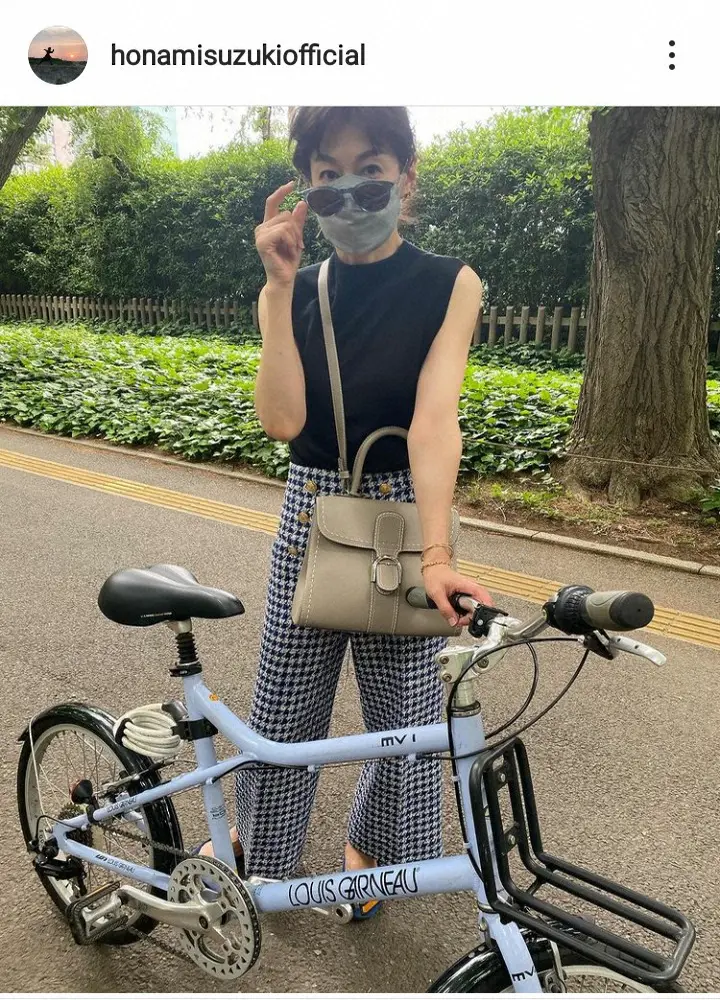 【画像・写真】鈴木保奈美　自転車でさっそうと走る姿に反響「可愛いです」「遭遇したい」「親近感」