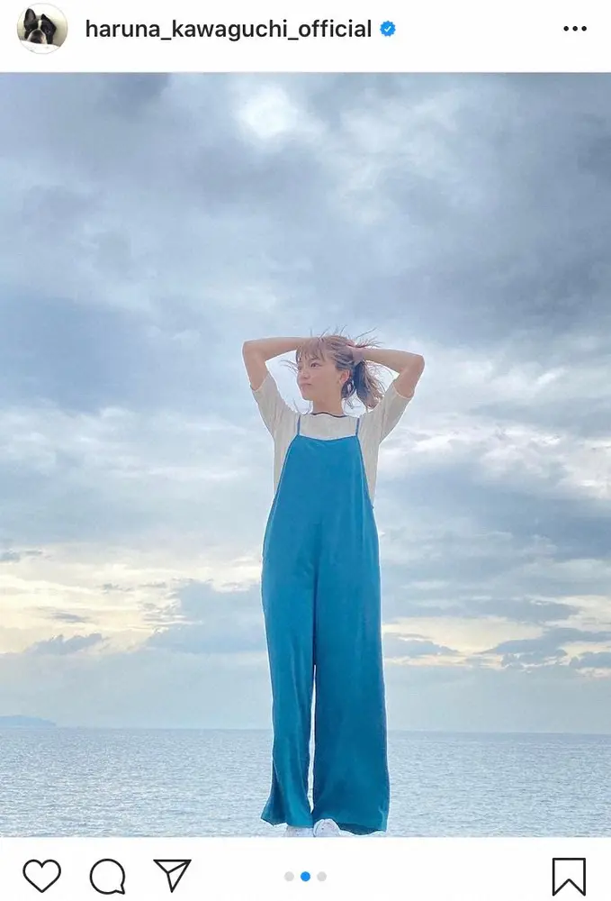 【画像・写真】川口春奈　絶景ポイントで両手広げ…「良い写真」「海が似合いますね」の声