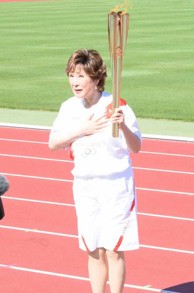 【画像・写真】小林幸子、故郷の新潟で聖火ランナー「無事に始めて、無事に終わる。もうそれしか祈ってない」