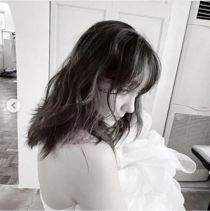 【画像・写真】トリンドル玲奈　モノクロ肩出しショット公開に「脇チラリズム、ラブリー」「色気有りすぎ」