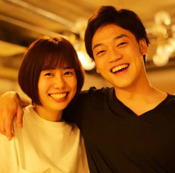 【画像・写真】おばたのお兄さん　小栗旬撮影の山崎アナとのほっこり夫婦ショット公開に「ええ写真やわ」「素敵なお2人」