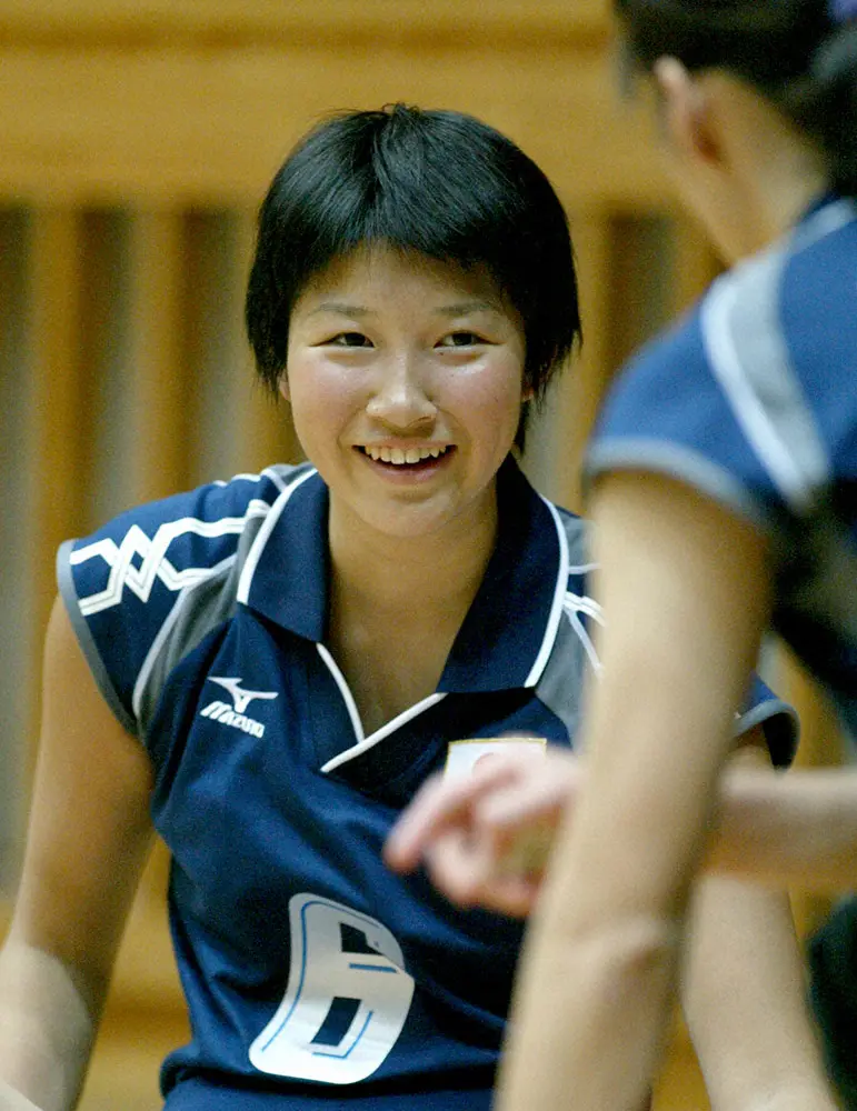 2004年3月、女子バレー日本代表合宿に参加し、、元気に練習に参加する狩野舞子（八王子実践中３年）