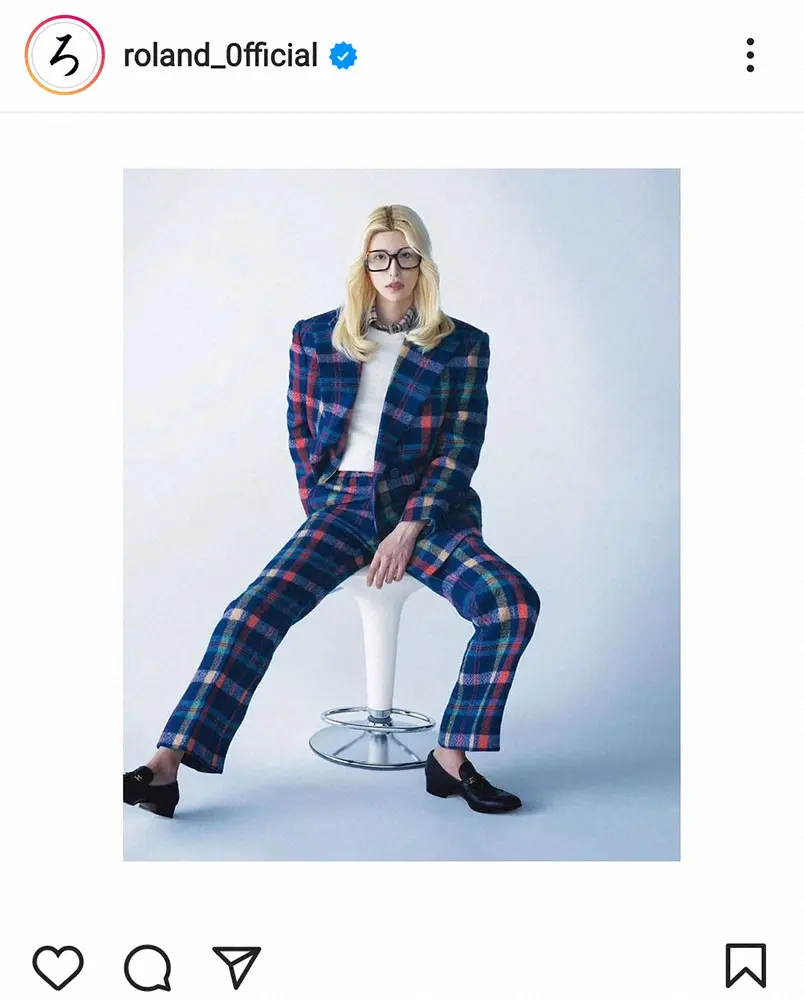 【画像・写真】ROLAND　超レア!カラーの服装披露に「何着ても似合う」「フランス人形のよう」の声