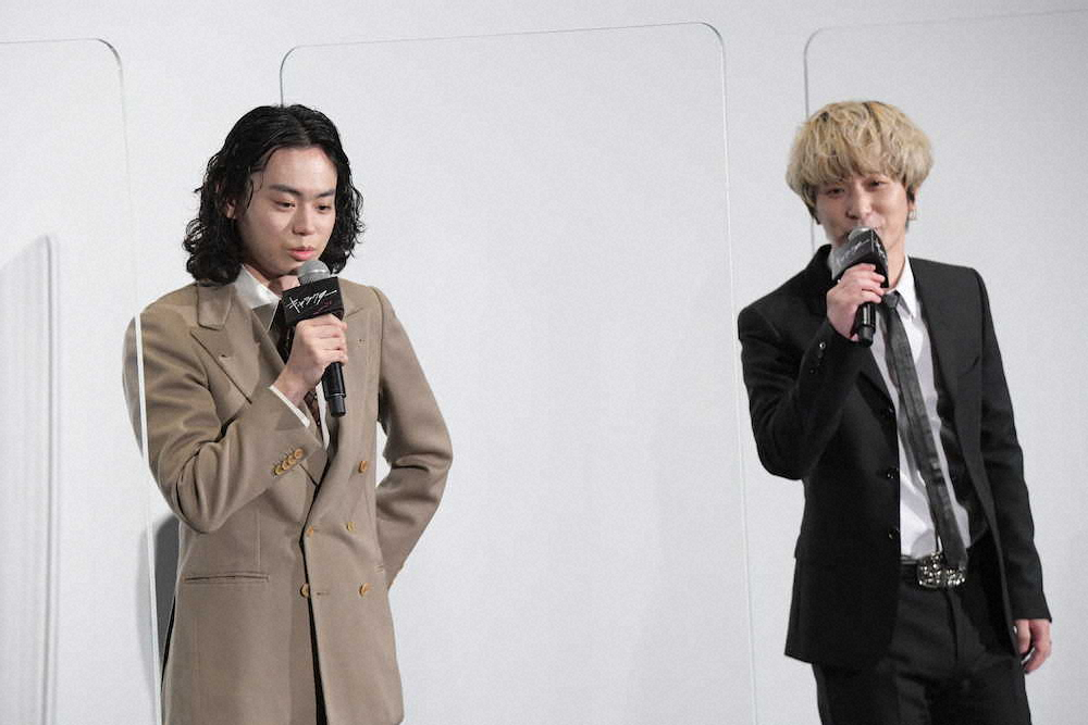 映画 キャラクター 初日舞台あいさつに出席した菅田将暉 左 と Sekai No Owari のfukase スポニチ Sponichi Annex 芸能