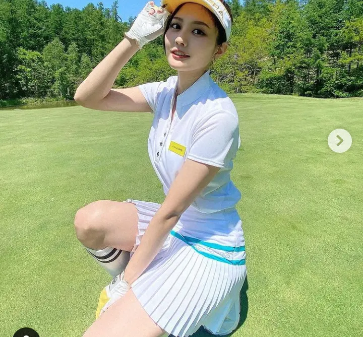【画像・写真】林ゆめ　純白のミニスカゴルフウエア姿公開に「最高に似合っとる！！！」「可愛いです」