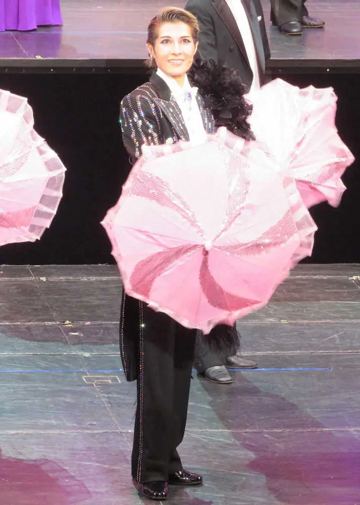 【画像・写真】OSK新トップスター・楊琳お披露目　キレッキレのダンスで「こんな時だからこそ楽しんで」　　