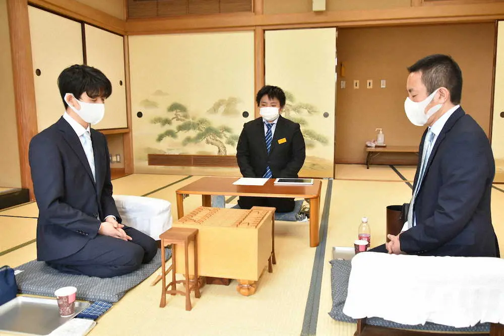 【画像・写真】藤井聡太2冠　屋敷伸之九段を下すも反省「読み抜けがあった」　順位戦B級1組3回戦