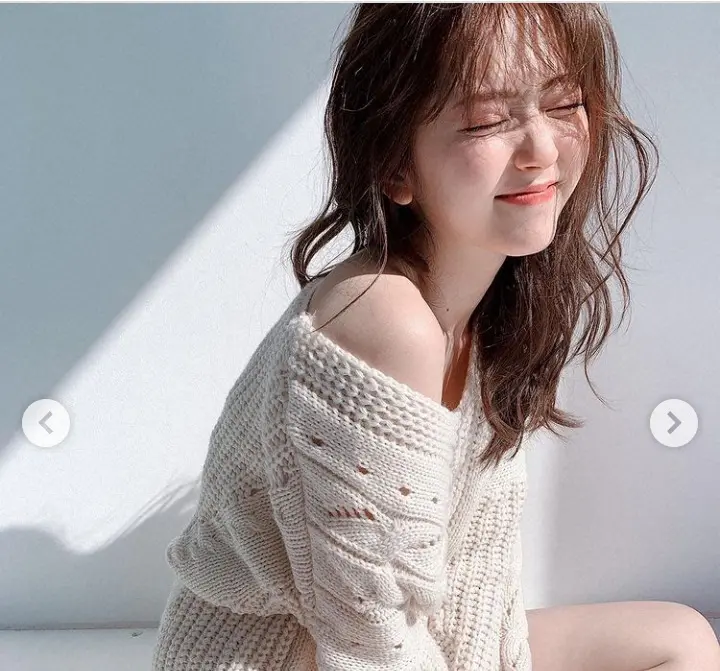 【画像・写真】鈴木愛理　ナマ肩＆ナマ脚公開ショットに「透明感が…」「息するの忘れてまう」