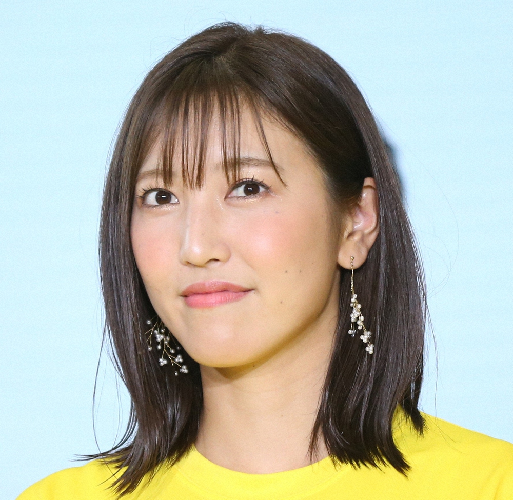 フジ小澤陽子アナ 自宅で ハンギンググリーン を手に満面の笑み 癒される 植物愛が伝わる の声 スポニチ Sponichi Annex 芸能