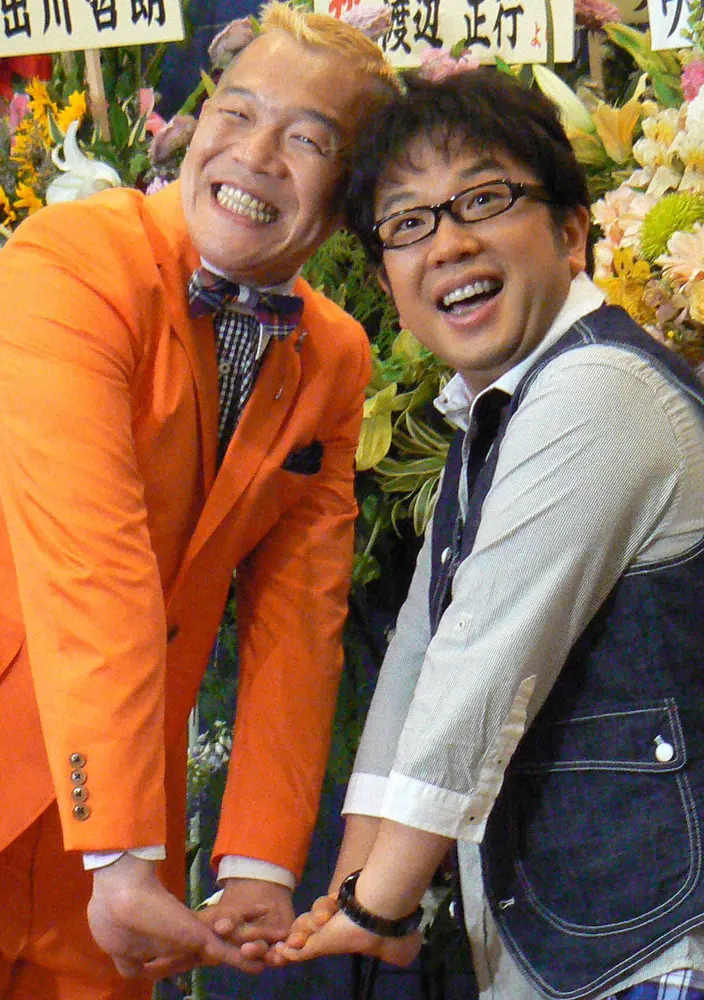 「キャイーン」のウド鈴木（左）と天野ひろゆき（2010年撮影）