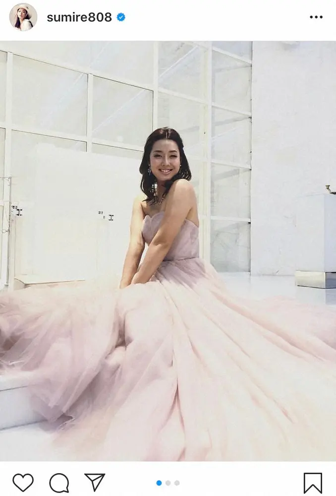 【画像・写真】すみれ　大胆肩出しドレス姿披露に反響「美しすぎる」「本物のプリンセス」