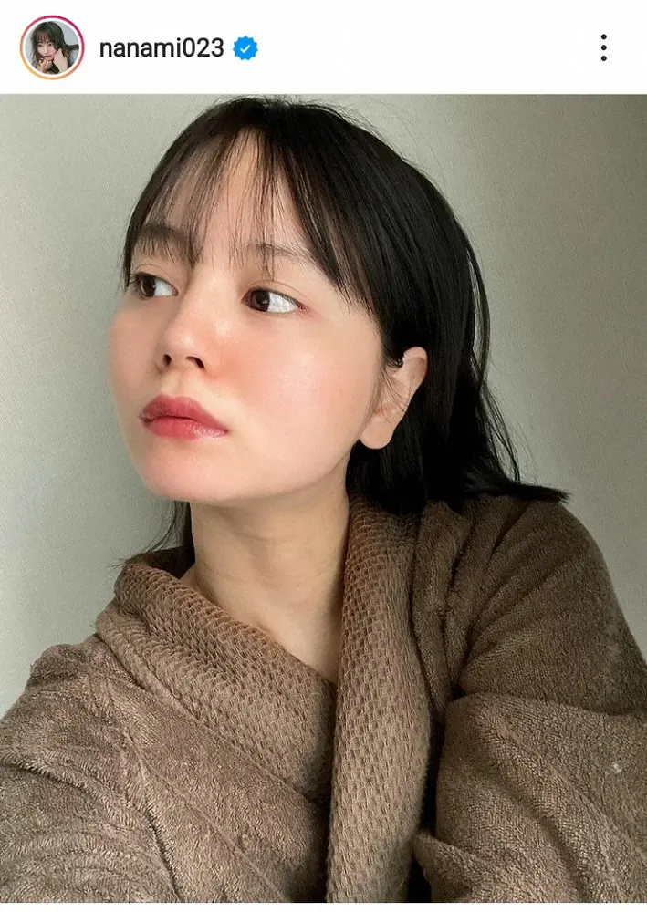 【画像・写真】NANAMI　すっぴんバスローブでスキンケアに「可愛すぎる」「白玉みたい」「お姉さんそっくり」の声