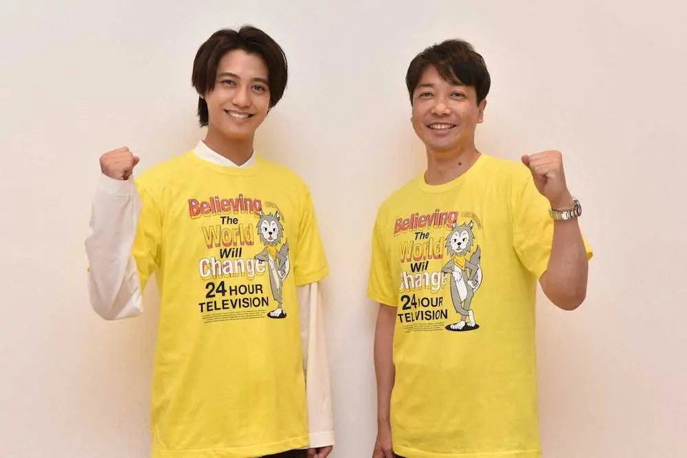 「24時間テレビ44」のチャリTシャツを手掛けたKing＆Princeの高橋海人（左）と水野学氏