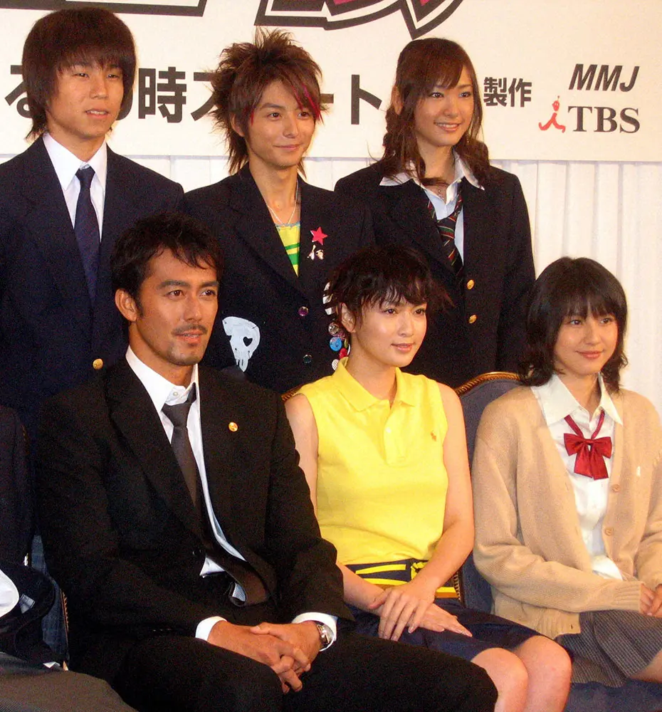 前シリーズの「ドラゴン桜」に出演した(前列左から)阿部寛、長谷川京子、長沢まさみ、(後列左から)中尾明慶、小池徹平、新垣結衣　