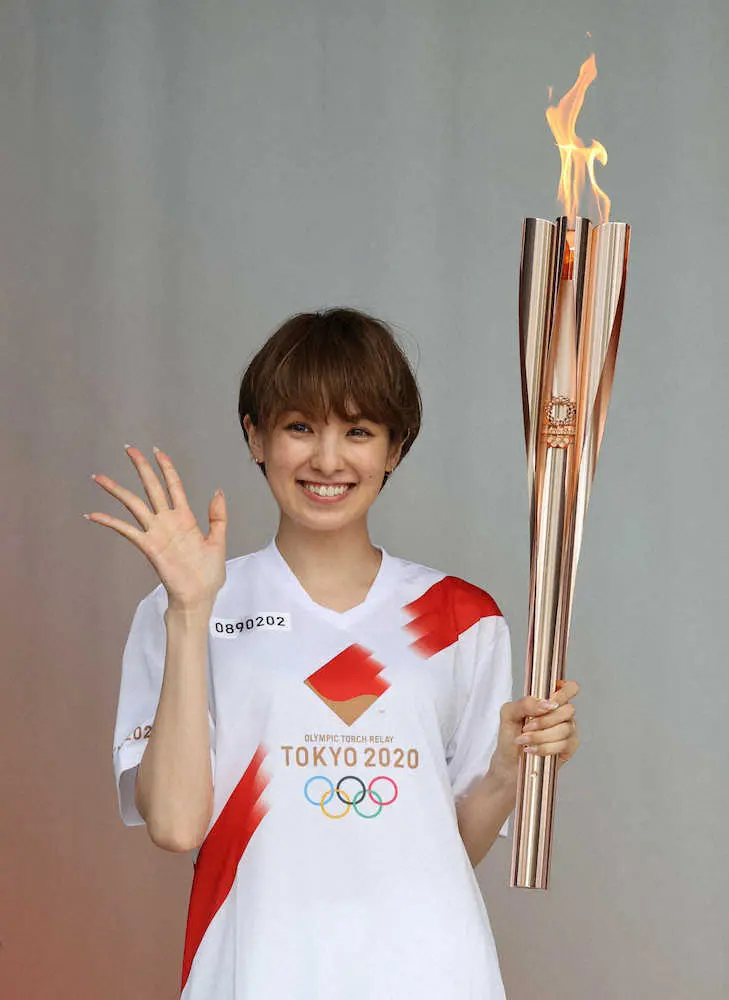 【画像・写真】つるの剛士、南明奈が神奈川で聖火リレー