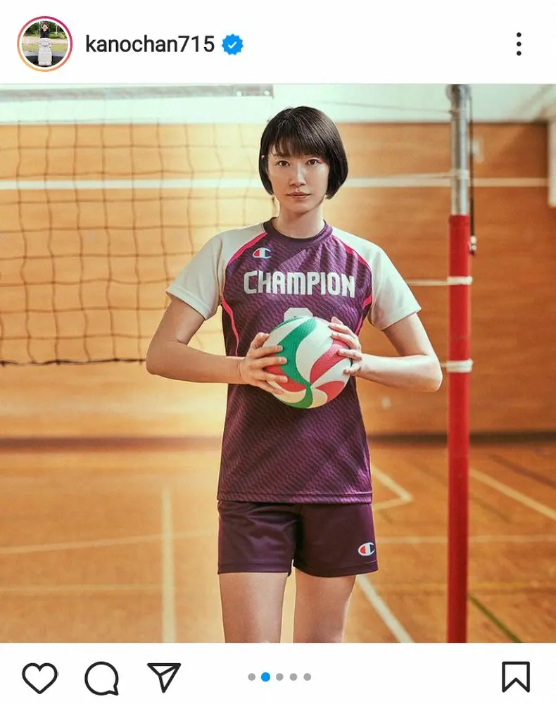 【画像・写真】狩野舞子さん　黒髪＆バレーユニ姿にファン興奮「JKの時の写真？」「カッコよくて最高＆最強！！」