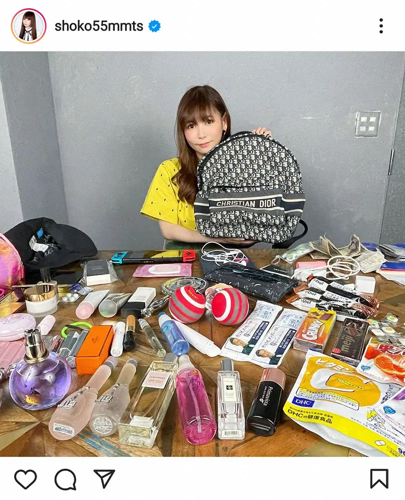 【画像・写真】中川翔子　鞄の中身公開「 #ドラえもんか」と自虐も「四次元どころか異次元」「重くない？」の声