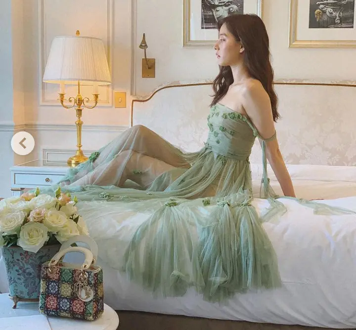 【画像・写真】新木優子　素肌透ける大胆シースルードレス姿披露に「ヴィーナス」「ふとももわーお」