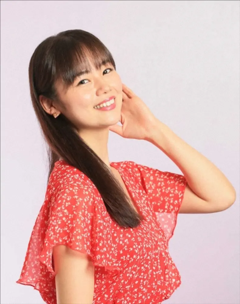 笑顔でポーズを決める 女優の長野じゅりあ 撮影 尾崎 有希 スポニチ Sponichi Annex 芸能