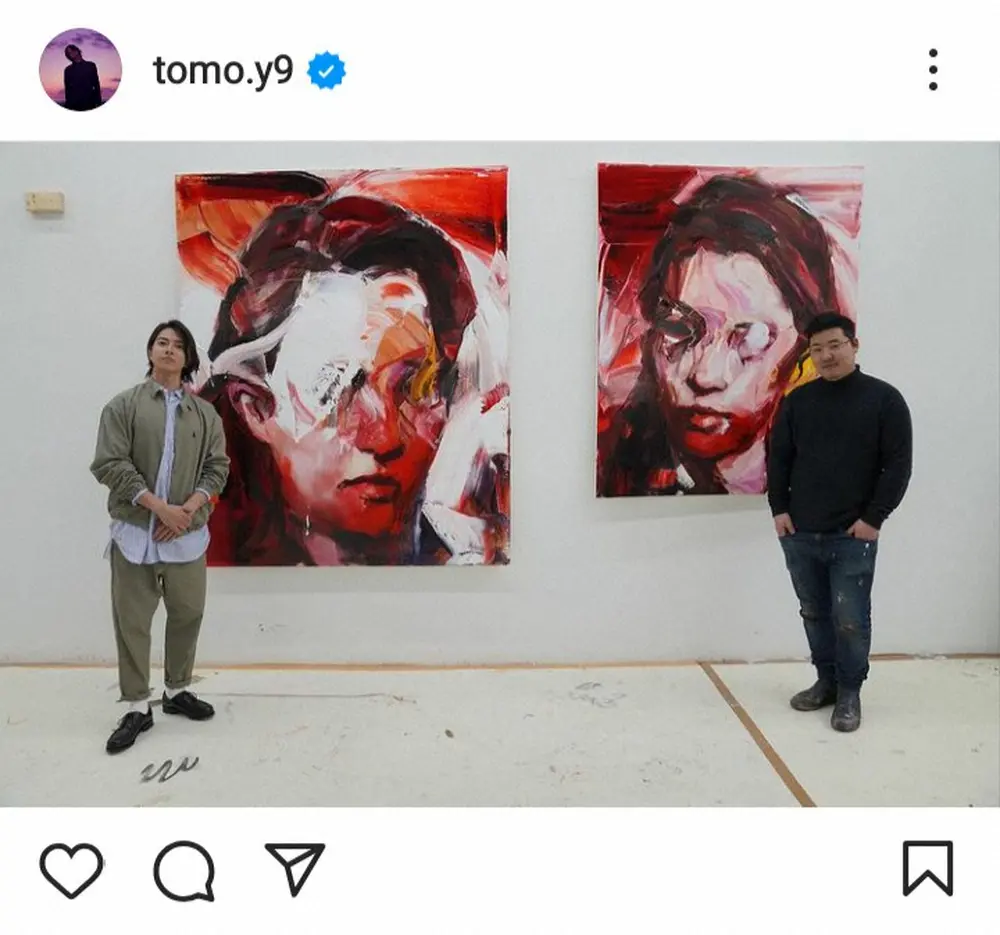 【画像・写真】山下智久　アートになった自身との記念ショットに「やっぱりカッコイイ～」「くちびるが情熱的」の声