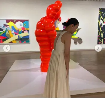 武井咲 背中見せ 大胆白ワンピ姿披露に とっても似合ってます きれいな背中 素敵だね スポニチ Sponichi Annex 芸能