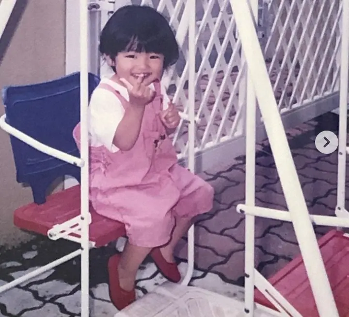 【画像・写真】日テレ・滝菜月アナ　サロペット姿の幼少期ショット公開に「あら！可愛い子」「目元に面影があるね」