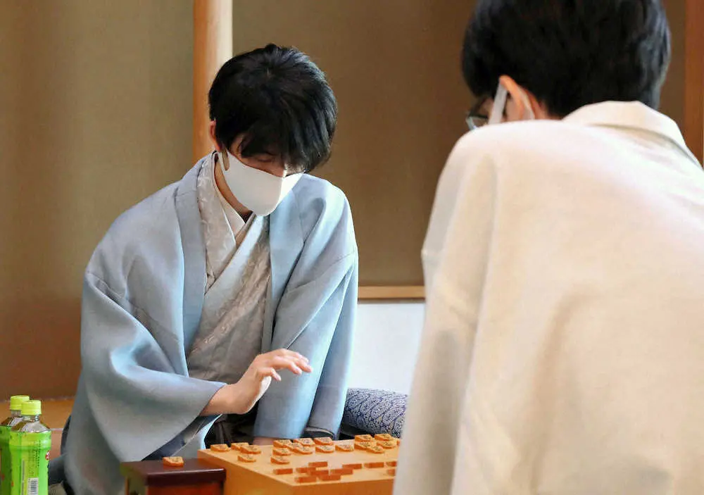 【画像・写真】藤井王位　豊島竜王との王位戦第3局は2日目午前、4筋で戦い　豊島が攻勢に