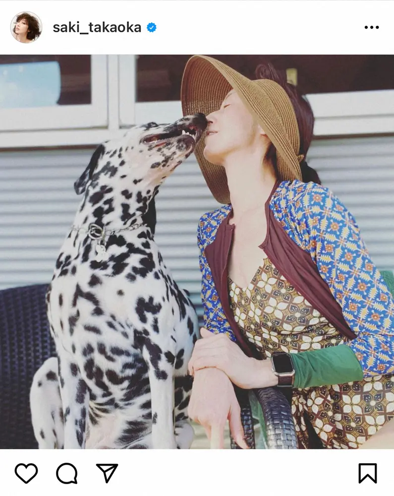 【画像・写真】高岡早紀　水着姿で愛犬との“スキンシップ”披露　「すごい良いショット」「ワンちゃんも幸せそう」の声
