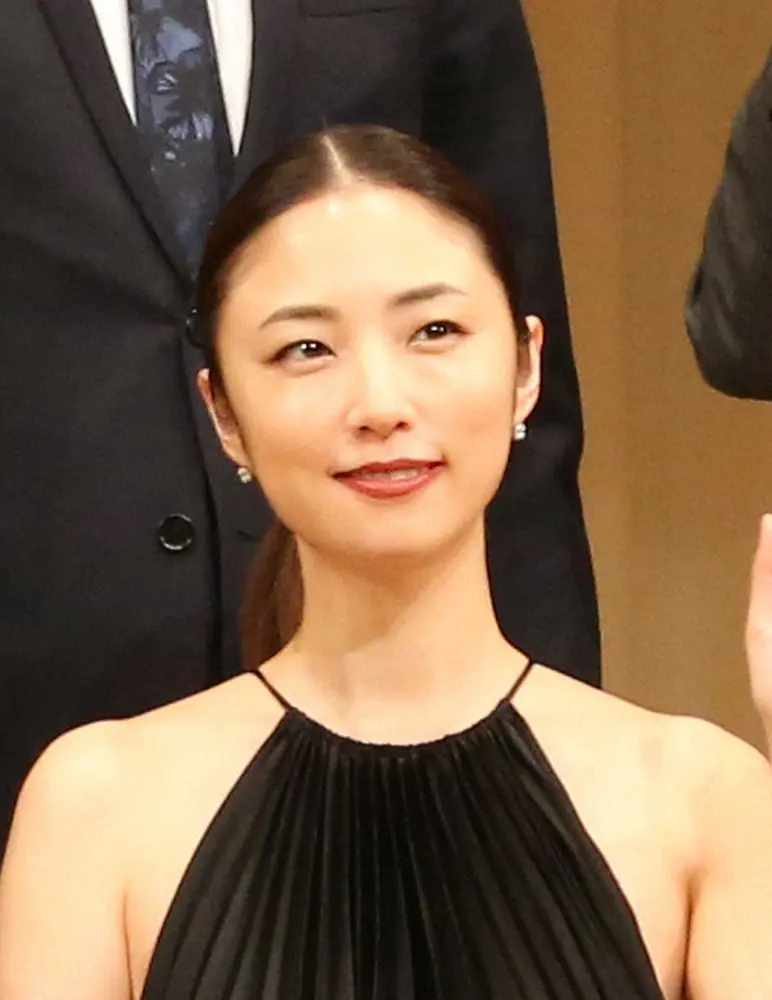 【画像・写真】MEGUMI　愛車、オシャレ電動自転車との2ショット「最高にかっこいい」「新鮮」「ロックだわあ」の声