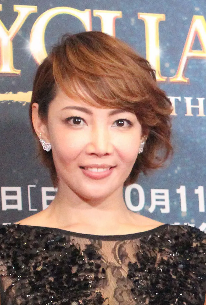 【画像・写真】元宝塚トップ柚希礼音　伝説の退団公演劇場前に1万2000人のファン「自分のことじゃないようでした」