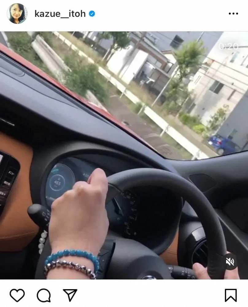 【画像・写真】伊藤かずえ　愛車「シーマ」代車でのドライブ動画公開に「ドラマのワンシーンに見える」の声