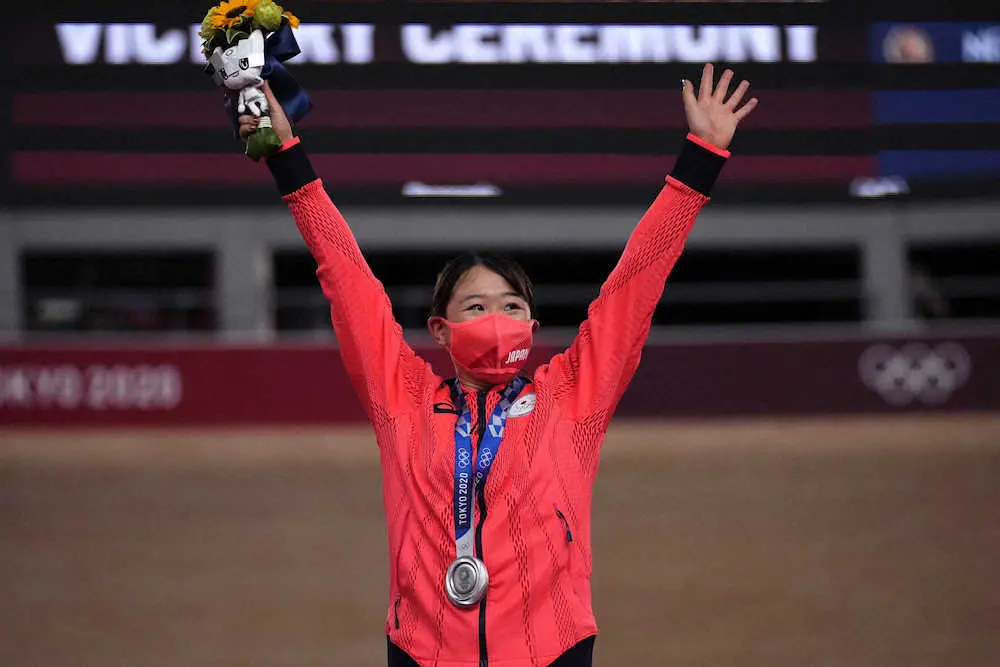 自転車女子オムニアムで銀メダルを獲得した梶原（AP）