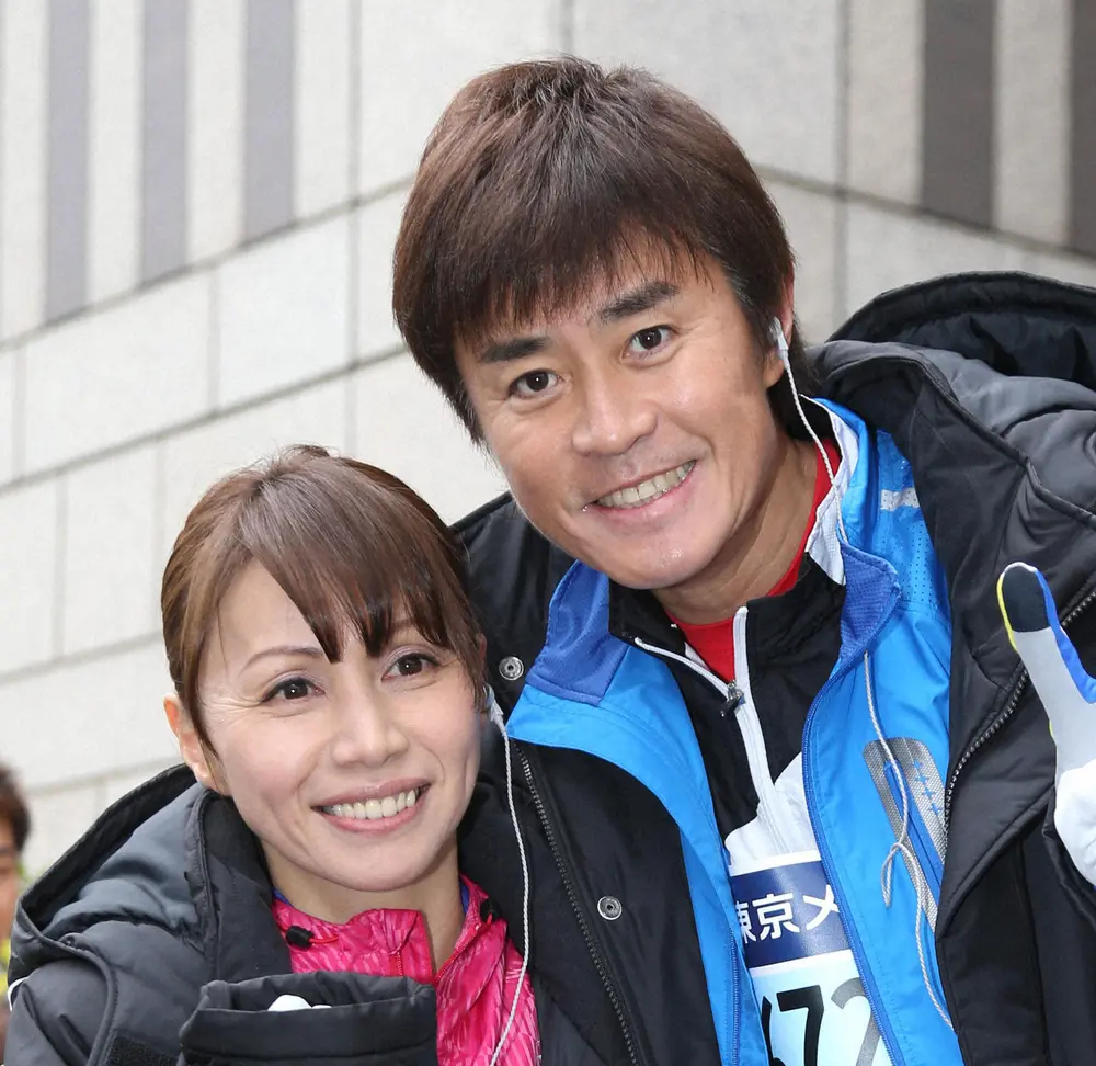 2014年に夫婦そろって東京マラソンに参加した時の野々村真と俊恵夫妻