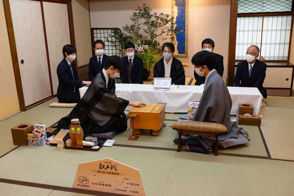 【画像・写真】藤井2冠　豊島叡王との第3局開始　ここまで1勝1敗　戦型は4局連続の角換わり
