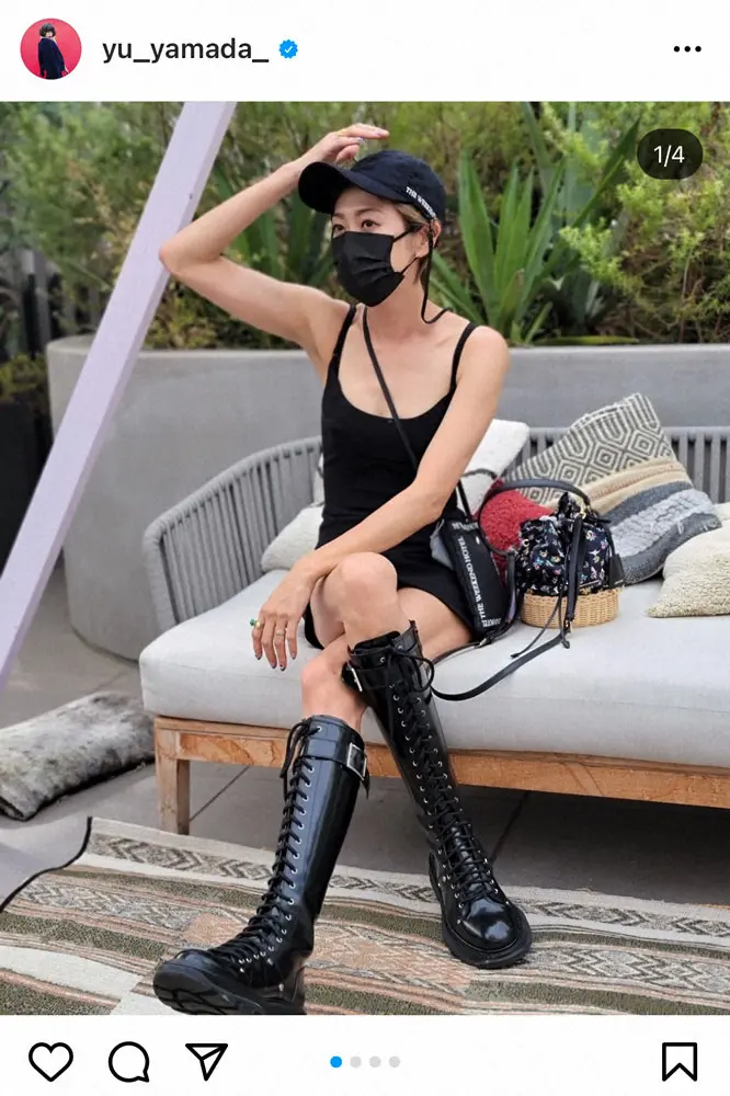 【画像・写真】山田優、黒のキャミワンピに黒のブーツ…全身ブラックコーデに「凄くカッコいい」「スタイルよすぎ」の声