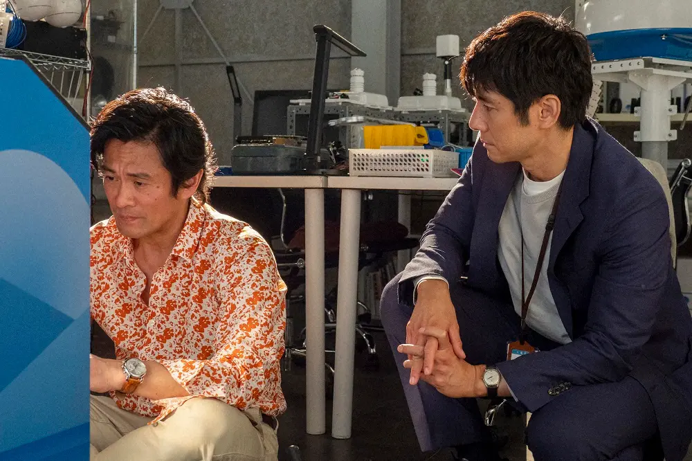 連続テレビ小説「おかえりモネ」で初の同一シーン共演を果たす内野聖陽（左）と西島秀俊（C）NHK