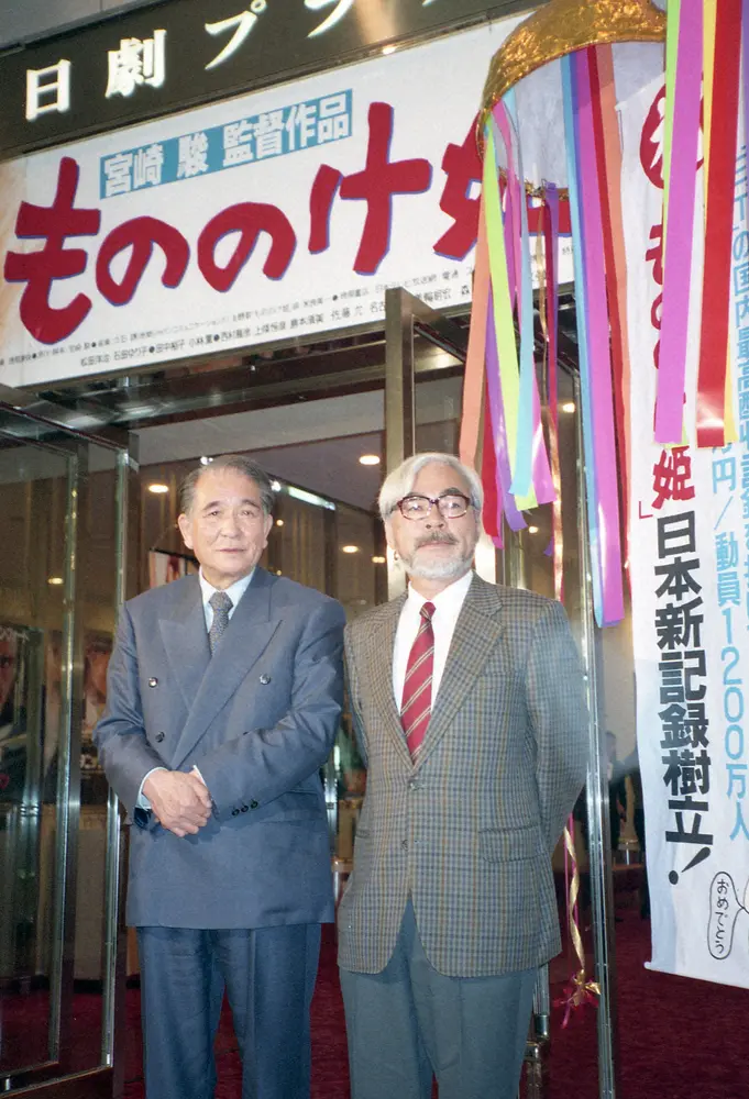1997年7月に劇場公開した宮崎駿監督（右）の「もののけ姫」。193億円のメガヒットを記録し、当時の日本映画の歴代興行収入1位を塗り替えた