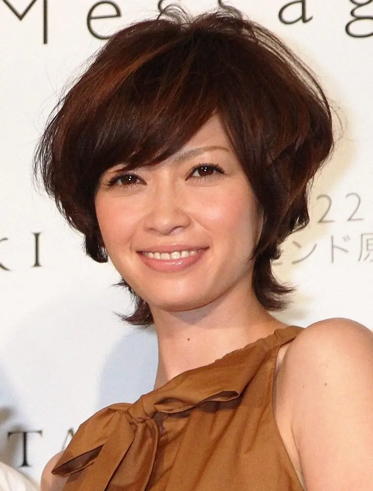 【画像・写真】辺見えみり　「立派な背中で失礼します…」ボディスーツで大胆に美背中披露　「美しい」「うっとり」の声