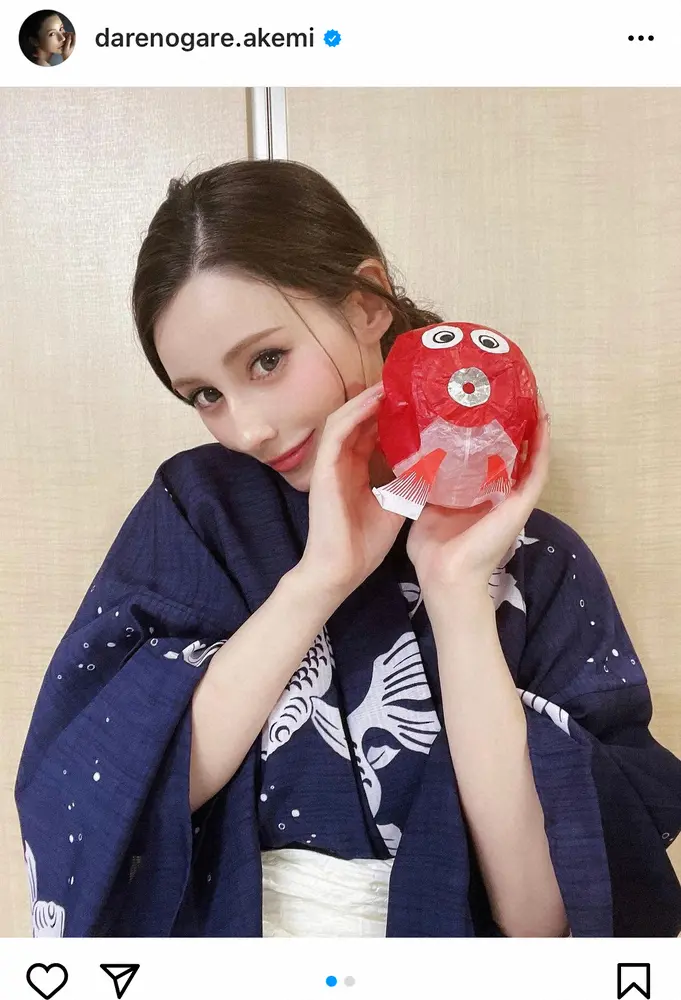 【画像・写真】ダレノガレ明美　「着れて嬉しい」落ち着いた紺色の浴衣姿披露！　「サイコーに美人」「いい色」の声