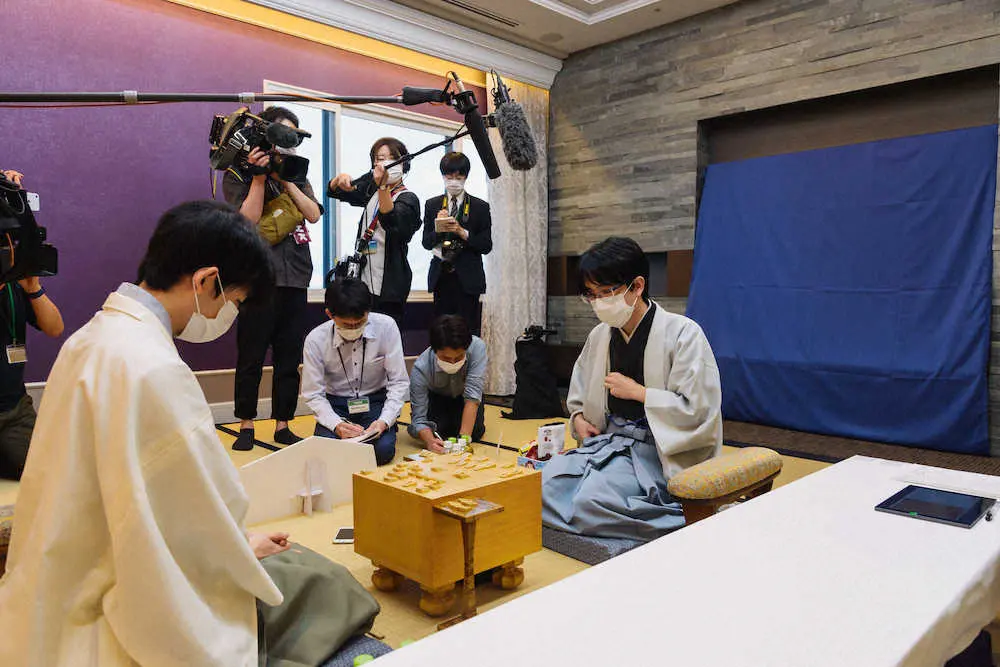 【画像・写真】豊島将之叡王　“受けの強手”連発で藤井聡太2冠の勝負手を阻止　カド番踏みとどまり叡王戦決着は最終局へ