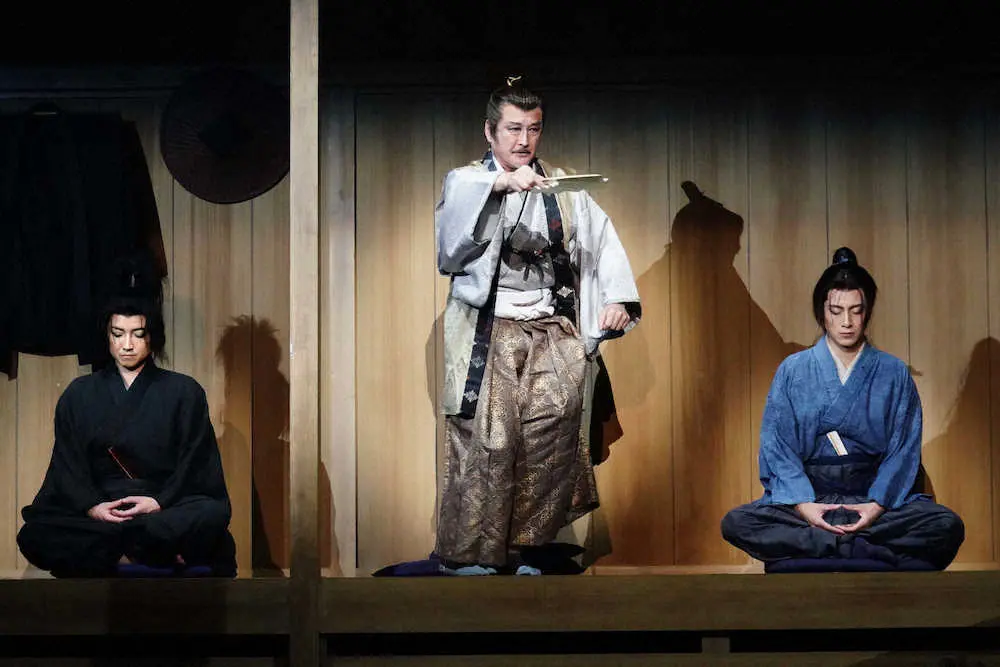 舞台「ムサシ」の舞台稽古を行った（左から）藤原竜也、吉田鋼太郎、溝端淳平