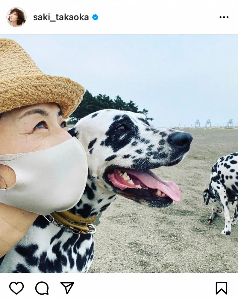 【画像・写真】高岡早紀　「とにかく上を向いて頑張ろ～」愛犬とのショットに反響！　「笑顔になる写真」「最高」の声